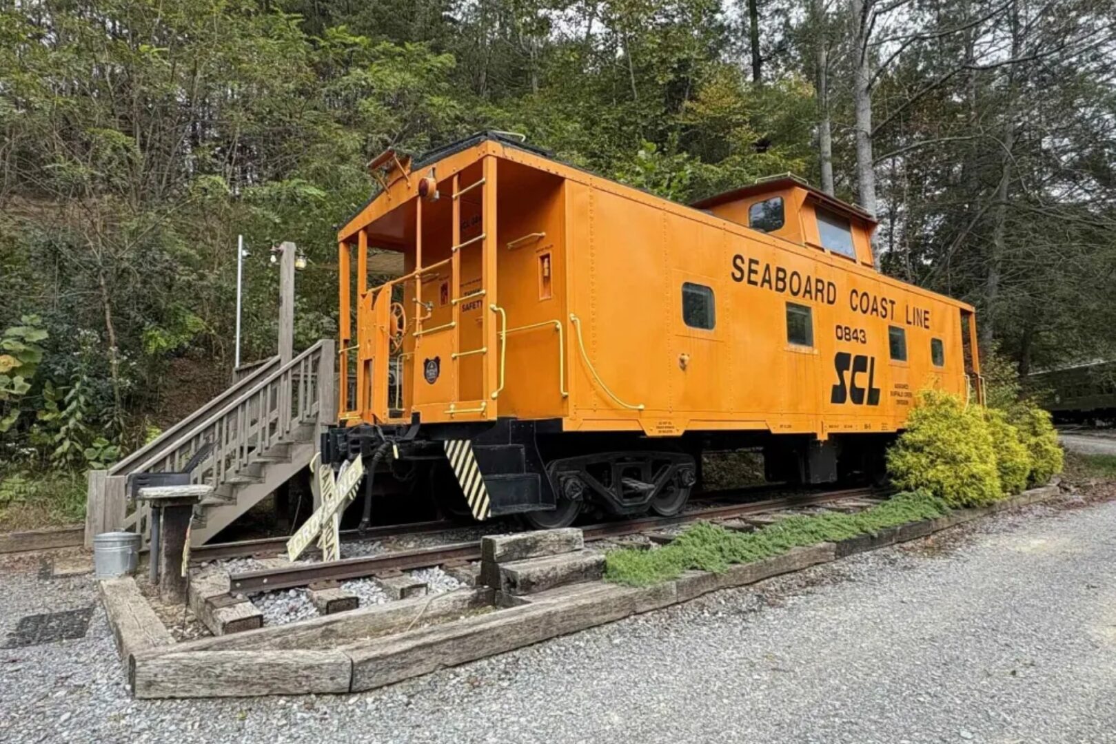 Orange caboose with "Seaboard Coast Line" text.